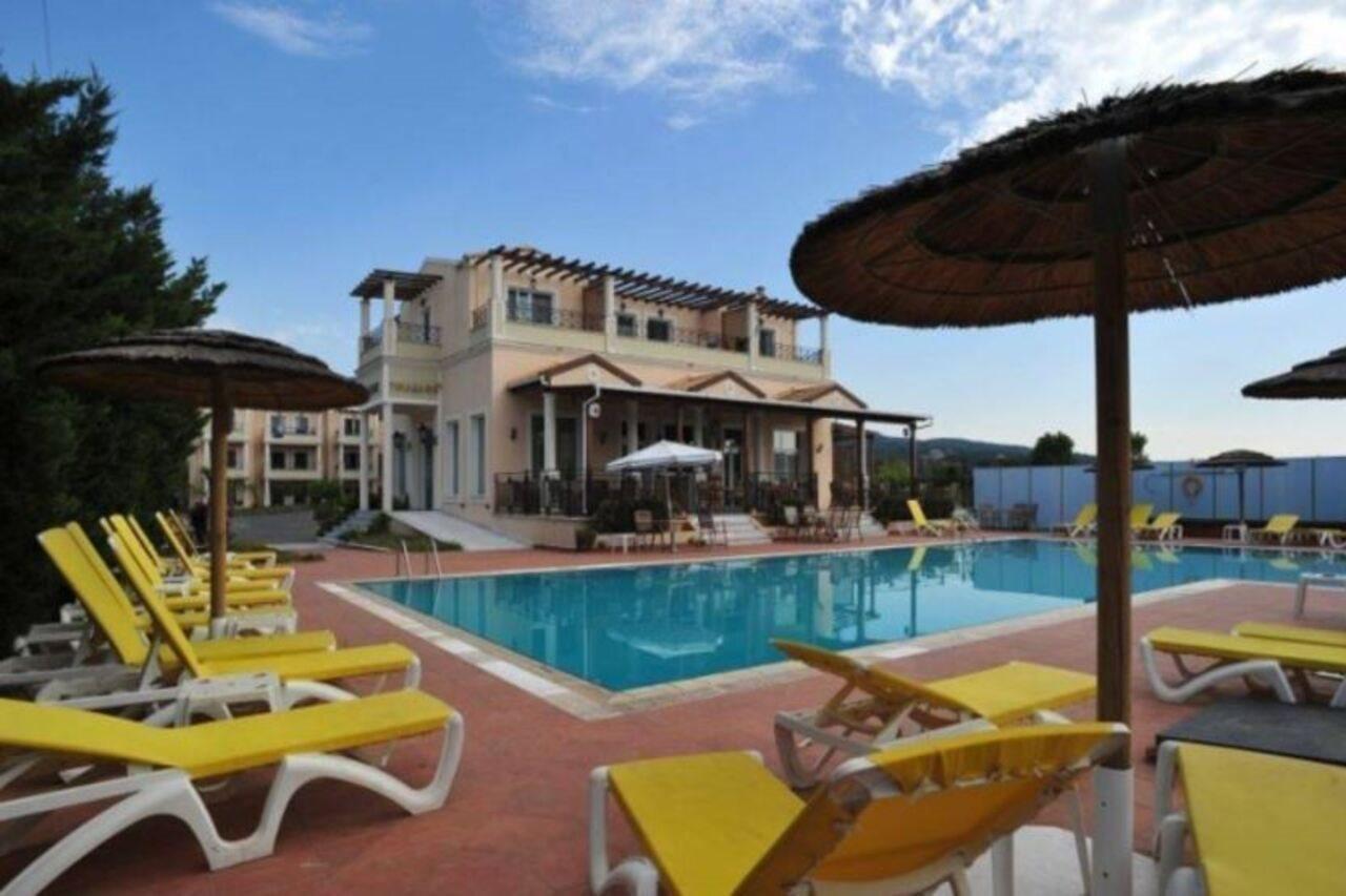 Thinalos Aparthotel Acharavi  Bagian luar foto
