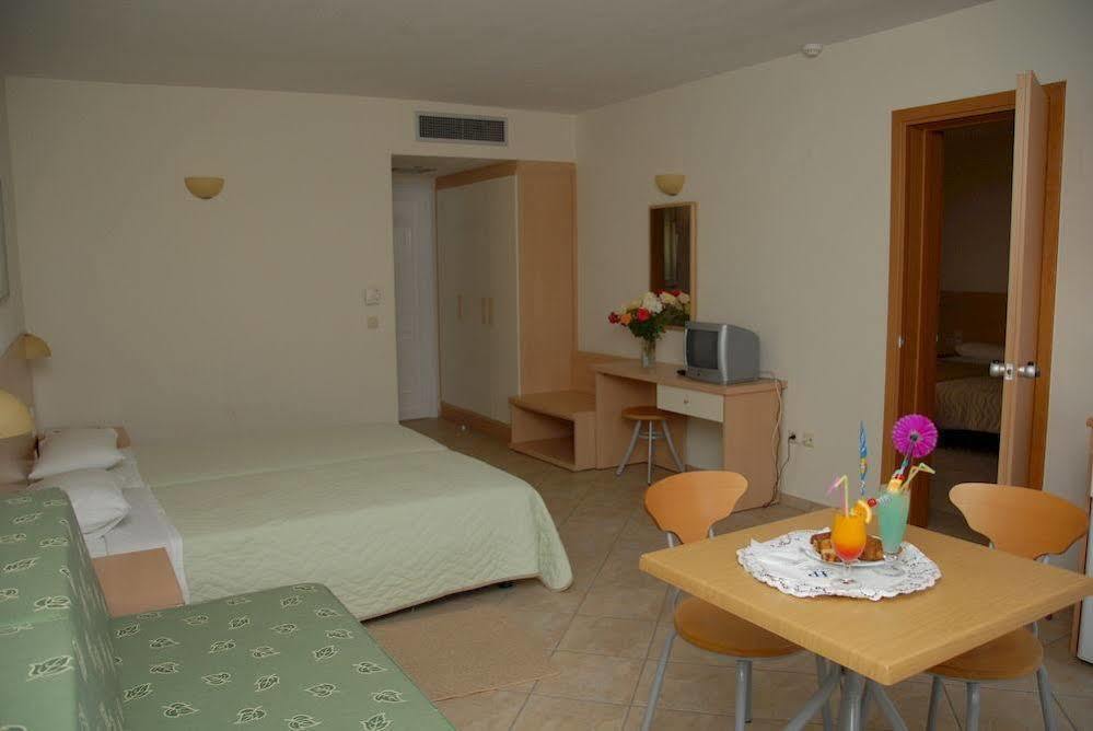 Thinalos Aparthotel Acharavi  Bagian luar foto